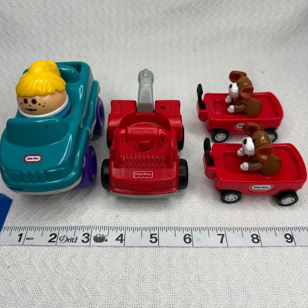 Fisher Price Little People Car Truck Wagons and Dogs Vintage Lot of‎ 4